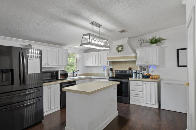 318 Lucas Ridge Ln, Waverly, TN 37185
