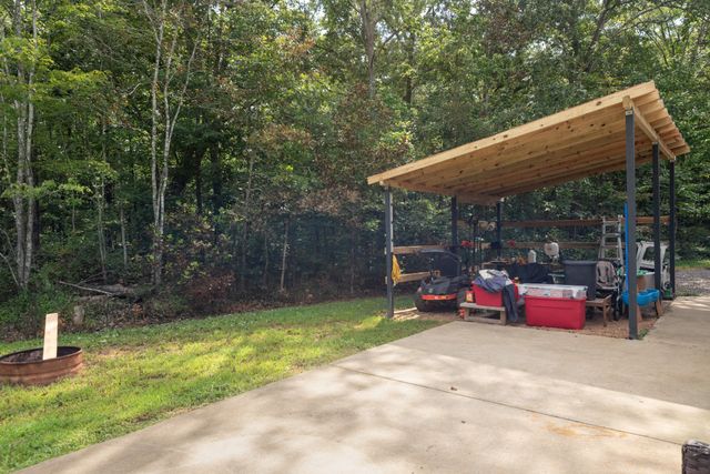 318 Lucas Ridge Ln, Waverly, TN 37185