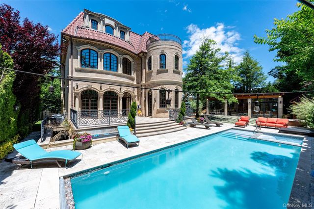 18710 Aberdeen Road, Jamaica Estates, NY 11432