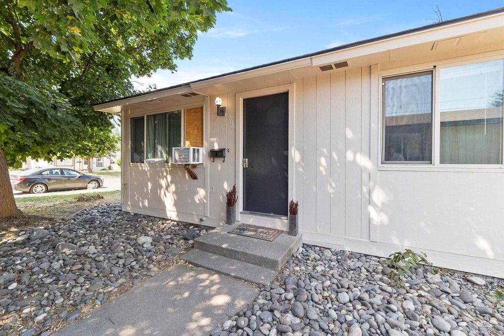 406/408 E E Street, Moscow, ID 83843