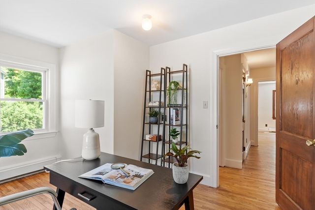 28 Valentine Rd, Framingham, MA 01702