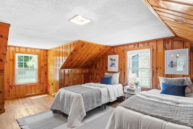 28 Valentine Rd, Framingham, MA 01702