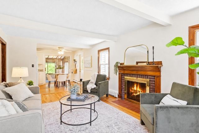 28 Valentine Rd, Framingham, MA 01702
