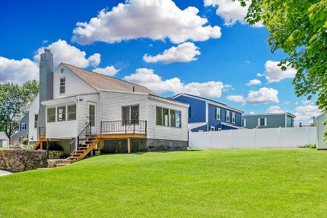 28 Valentine Rd, Framingham, MA 01702