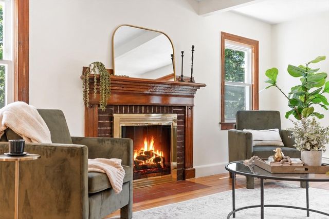 28 Valentine Rd, Framingham, MA 01702