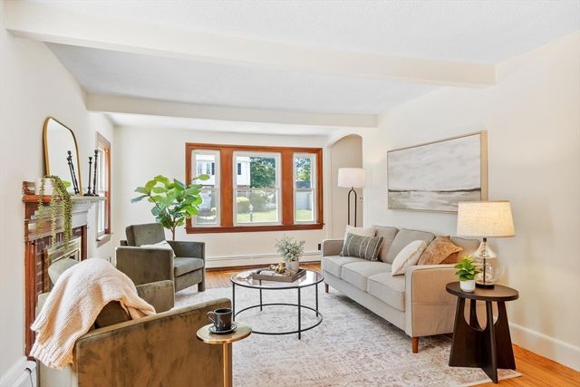 28 Valentine Rd, Framingham, MA 01702
