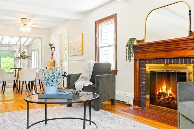 28 Valentine Rd, Framingham, MA 01702