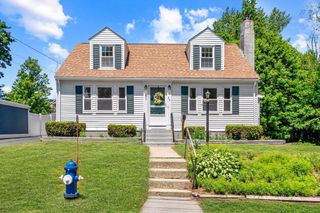28 Valentine Rd, Framingham, MA 01702