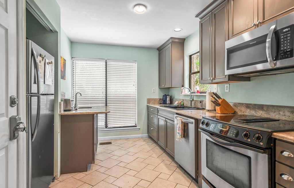 Image 14 of property listing at 841 Marsh Dunes Road, Fripp Island, SC 29920