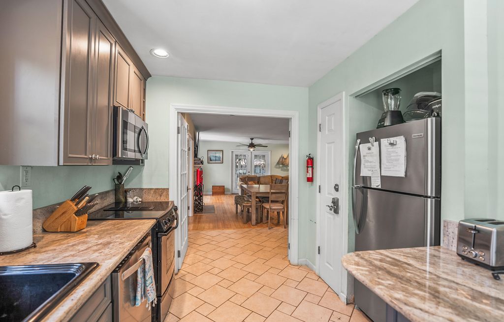 Image 17 of property listing at 841 Marsh Dunes Road, Fripp Island, SC 29920
