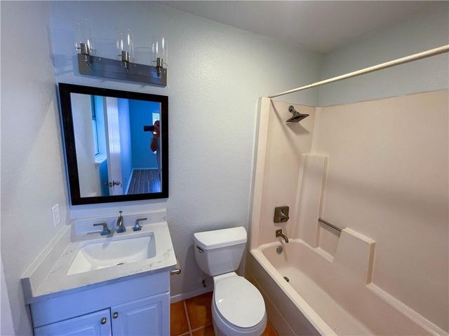 2102 Kenneth Ave A, Austin, TX 78741