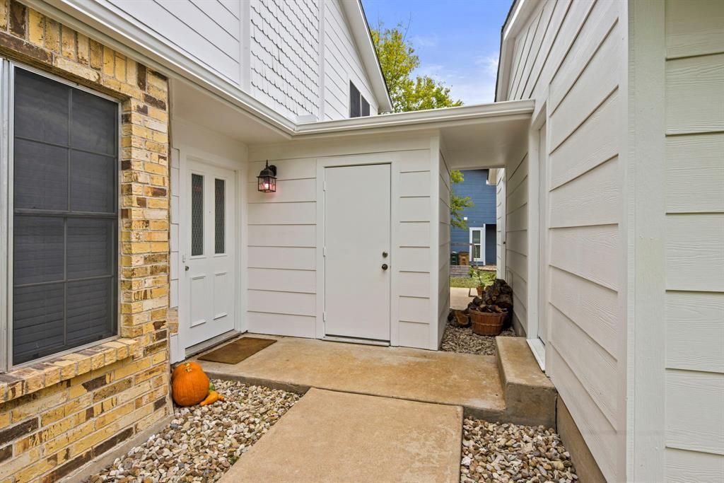 2102 Kenneth Ave A, Austin, TX 78741