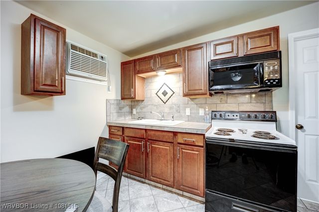 10654 N Hwy 59, Cedarville, AR 72932