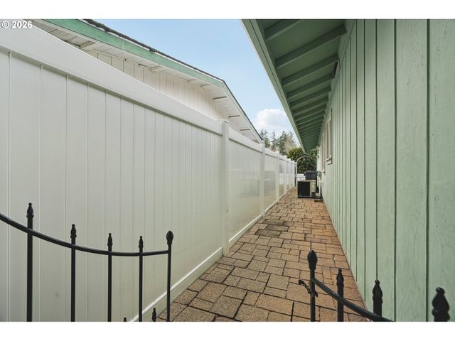 16470 Sw ROYALTY Pkwy, Portland, OR 97224