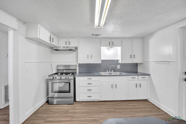 1005 N Rodeo St, Gladewater, TX 75647