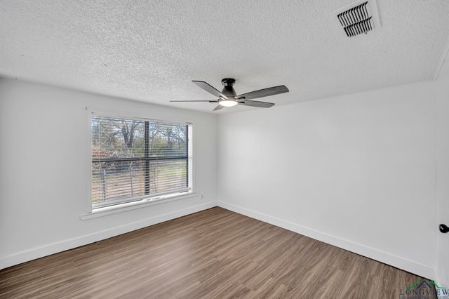 1005 N Rodeo St, Gladewater, TX 75647