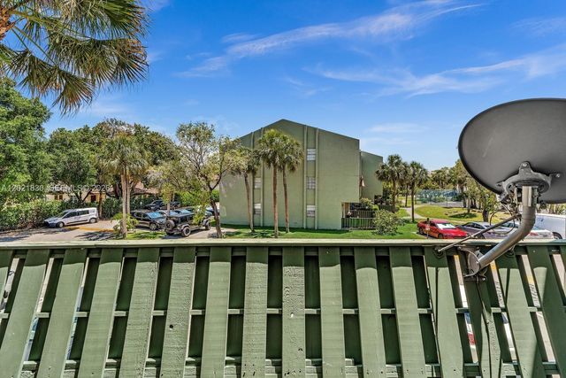8911 NW 28th Dr B-32, Coral Springs, FL 33065