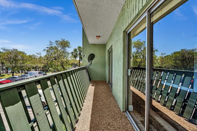 8911 NW 28th Dr B-32, Coral Springs, FL 33065