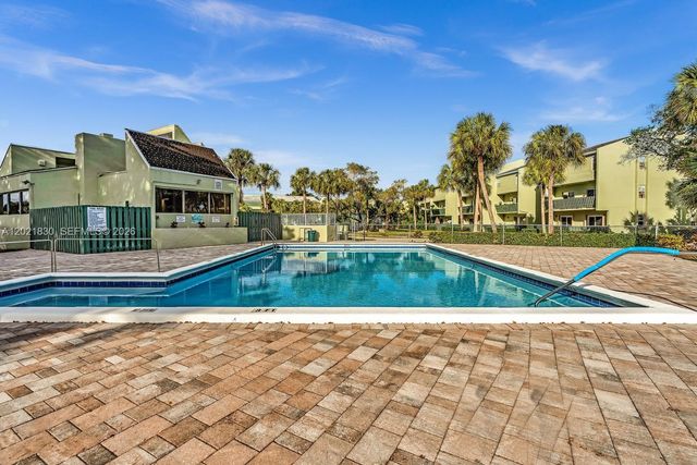 8911 NW 28th Dr B-32, Coral Springs, FL 33065
