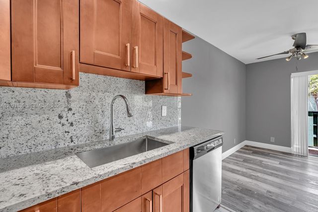 8911 NW 28th Dr B-32, Coral Springs, FL 33065