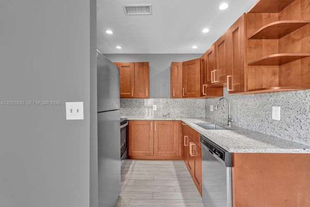 8911 NW 28th Dr B-32, Coral Springs, FL 33065