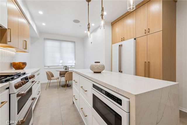 14100 Dickens St 2, Sherman Oaks, CA 91423