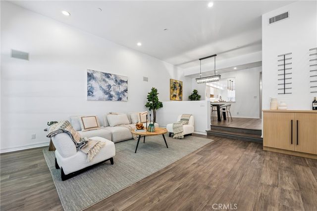 14100 Dickens St 2, Sherman Oaks, CA 91423