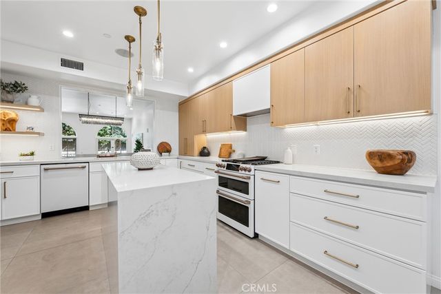 14100 Dickens St 2, Sherman Oaks, CA 91423