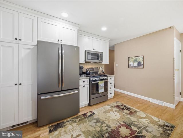 11012 COVENTRY LN, Hagerstown, MD 21740
