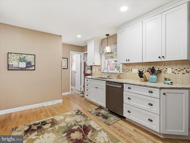 11012 COVENTRY LN, Hagerstown, MD 21740