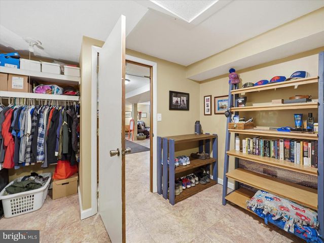 11012 COVENTRY LN, Hagerstown, MD 21740
