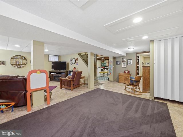 11012 COVENTRY LN, Hagerstown, MD 21740