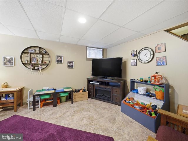 11012 COVENTRY LN, Hagerstown, MD 21740