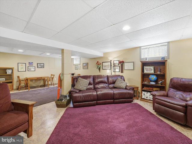 11012 COVENTRY LN, Hagerstown, MD 21740