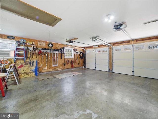 11012 COVENTRY LN, Hagerstown, MD 21740