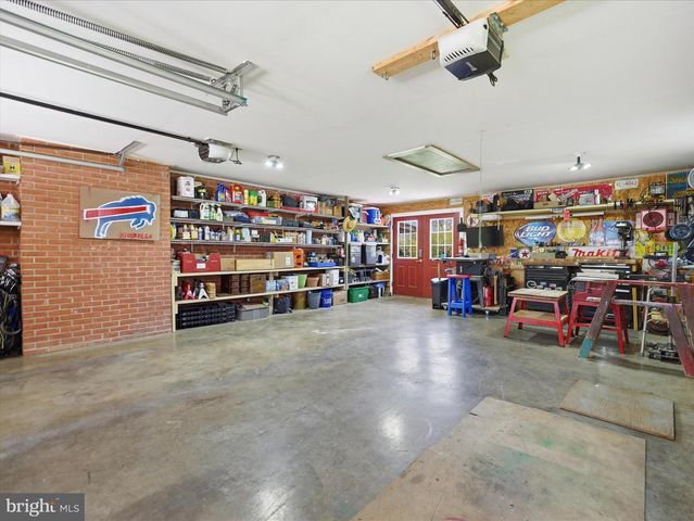 11012 COVENTRY LN, Hagerstown, MD 21740