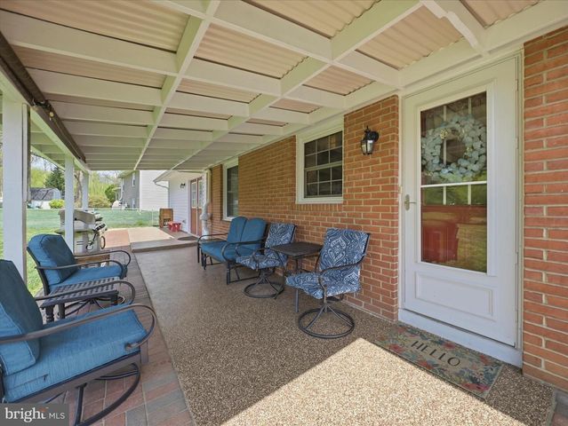 11012 COVENTRY LN, Hagerstown, MD 21740