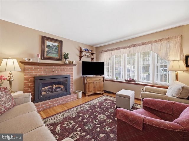 11012 COVENTRY LN, Hagerstown, MD 21740