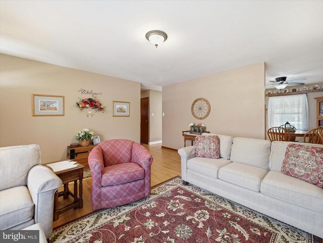 11012 COVENTRY LN, Hagerstown, MD 21740