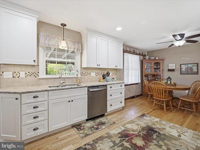 11012 COVENTRY LN, Hagerstown, MD 21740