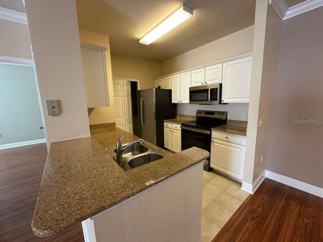 225 SOUTHERN PECAN CIRCLE 208, Winter Garden, FL 34787