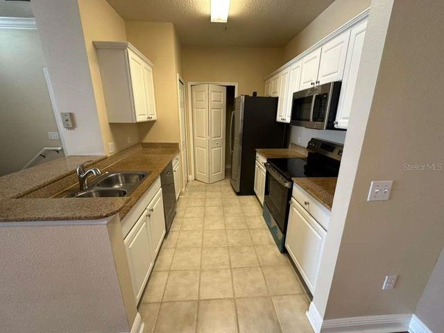 225 SOUTHERN PECAN CIRCLE 208, Winter Garden, FL 34787