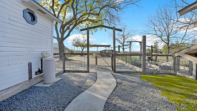 41709 Road 52, Reedley, CA 93654