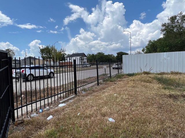 6513 Airport Boulevard, Houston, TX 77048