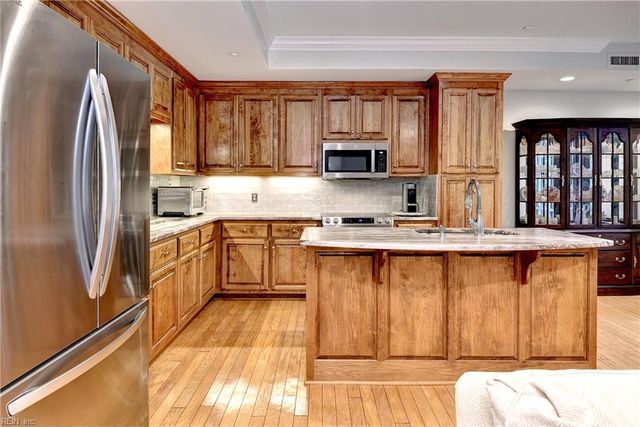 2209 William Styron Sq S, Newport News, VA 23606