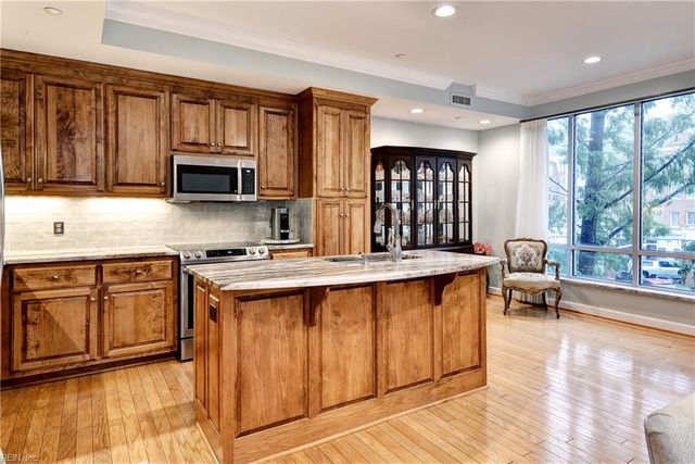 2209 William Styron Sq S, Newport News, VA 23606