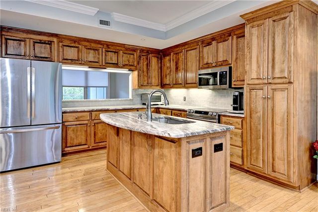 2209 William Styron Sq S, Newport News, VA 23606