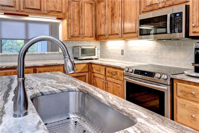 2209 William Styron Sq S, Newport News, VA 23606