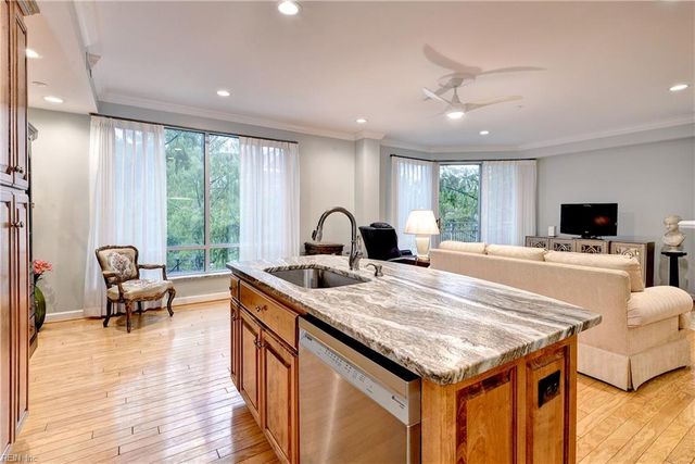 2209 William Styron Sq S, Newport News, VA 23606