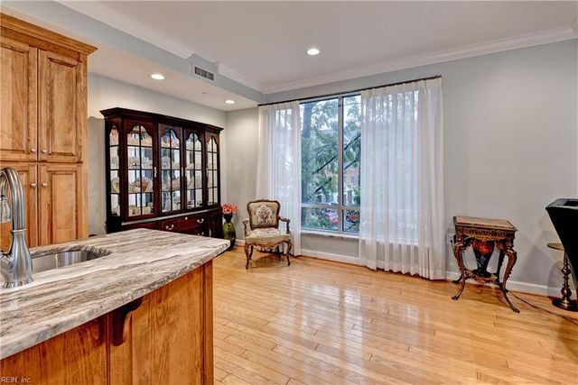 2209 William Styron Sq S, Newport News, VA 23606
